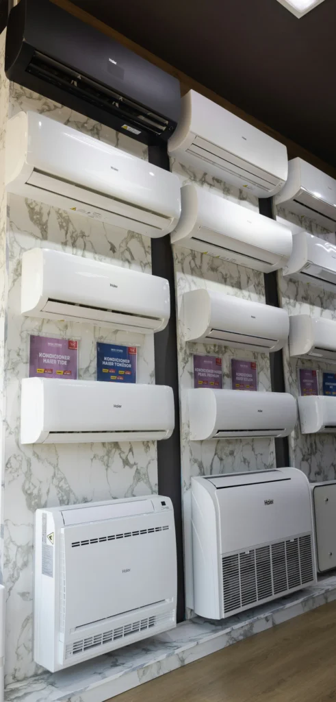 Kondicioner Haier: Teknologji pa Zhurmë dhe Vetpastrim | Leon Electronics Kondicionerë Panasonic, Haier dhe Candy të ekspozuar në dyqanin Leon Electronics në Yzberisht